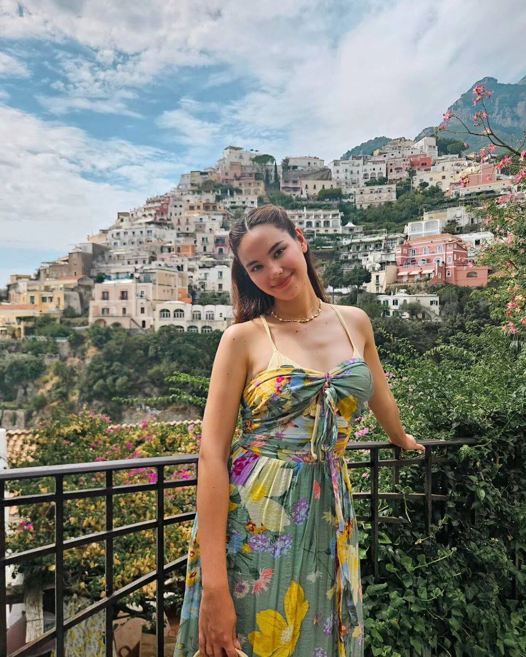 These Stars Share Their Holiday Wishlists